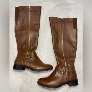 Knee high brown boots with gold zipper
